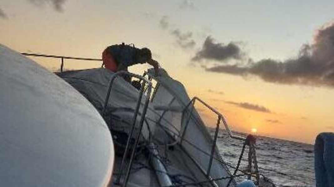 Blue water: Mast breakage on the Pacific!