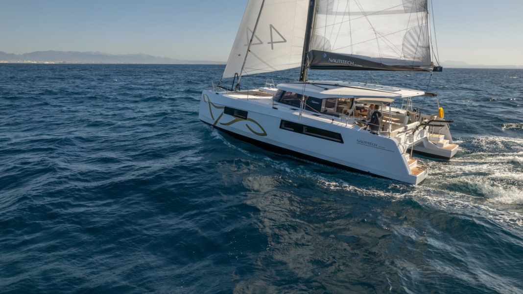 Bootsbau: Bavaria-Tochter zeigt neuen Nautitech 44 Open