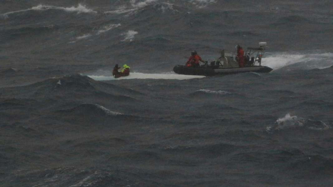 Accident: First hull of the new Farr X2 loses keel and capsizes