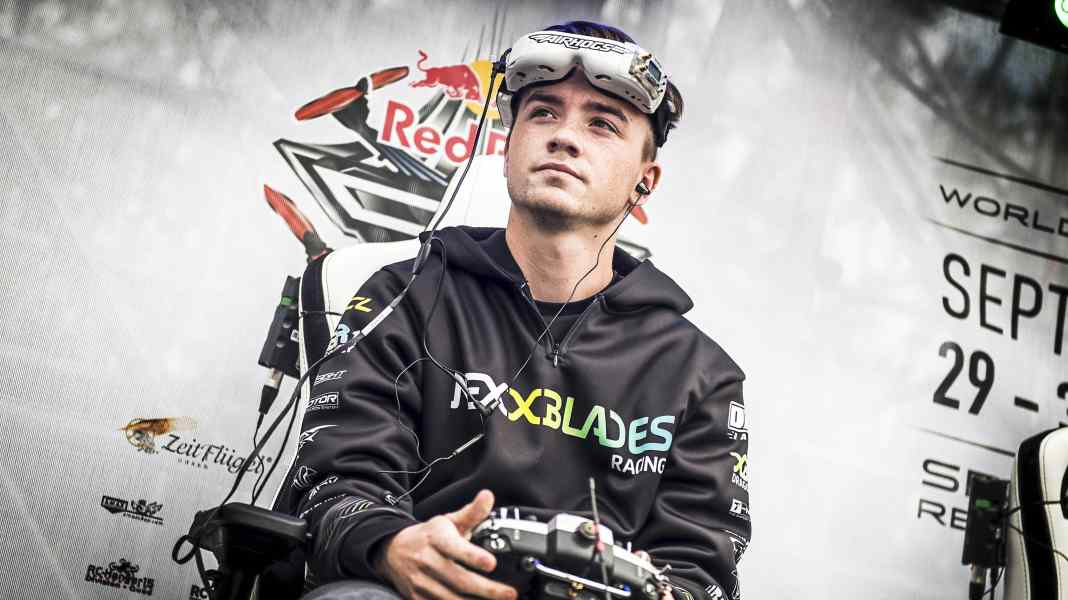 Des images de voile spectaculaires : "Johnny FPV" est la star des pilotes de drones