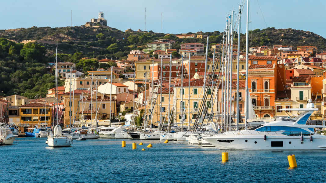 Online chartering: tips for booking with online agencies