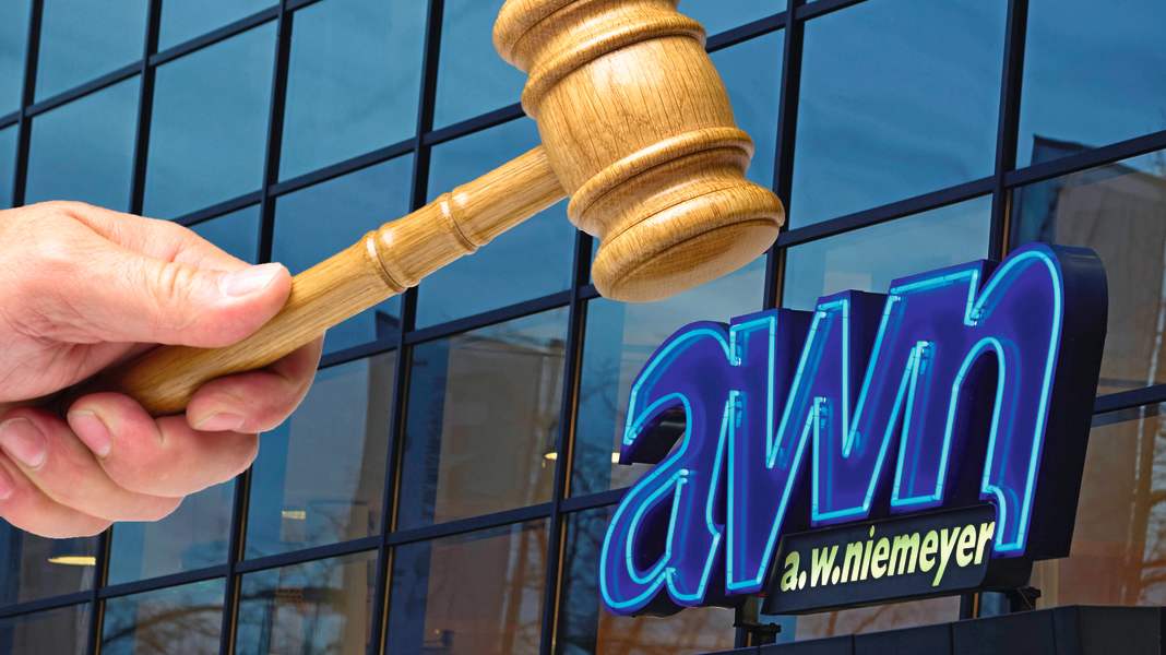 A. W. Niemeyer: Stores go under the hammer, the web shop survives