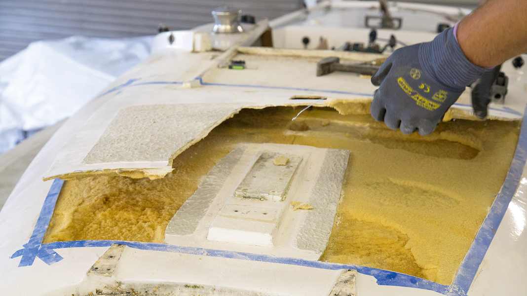 GFK-Reparatur: Weiche Stellen im Deck selbst ausbessern und verstärken