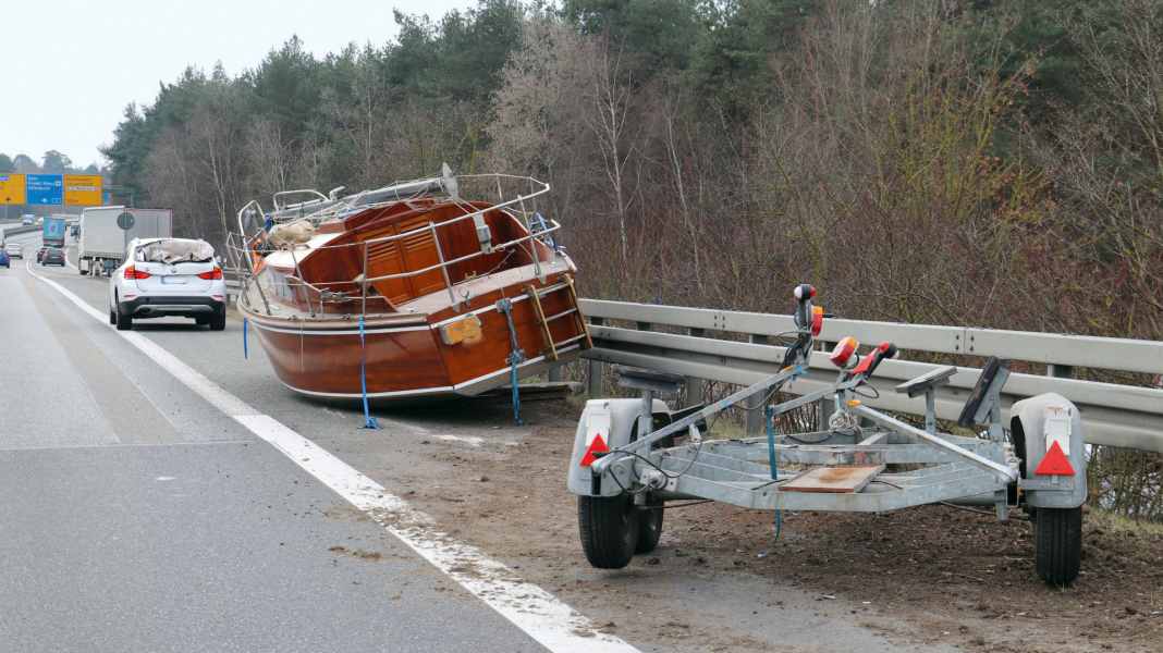 Trailer-Special: Richtig versichert auf der Straße und an der Rampe