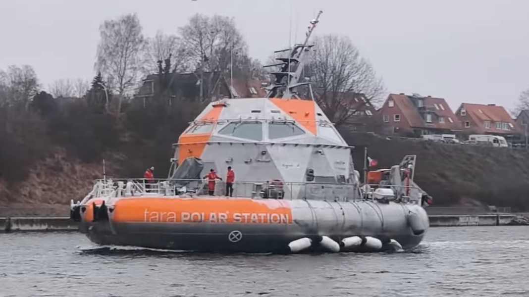 Polar research: UFO or ship? An unusual vessel on the Kiel Canal