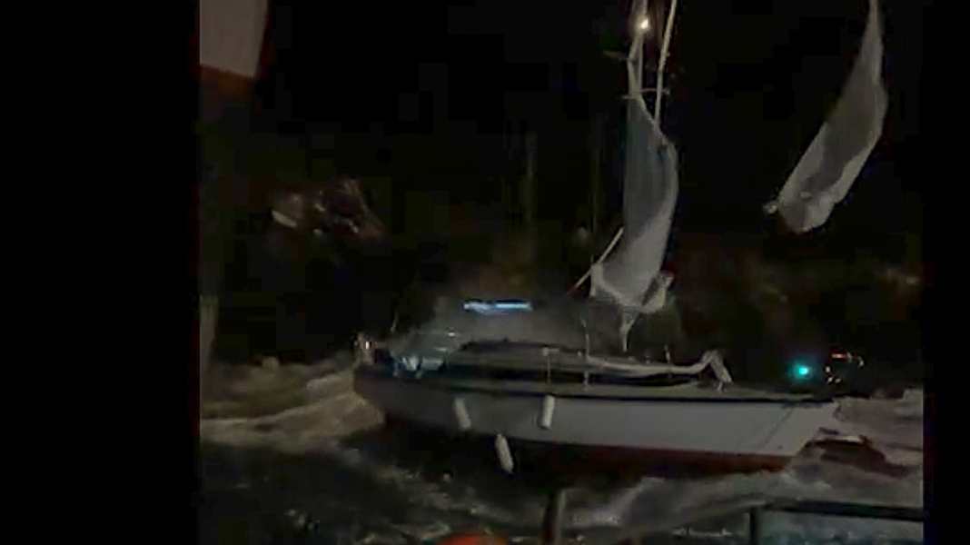 Accident: Dramatic rescue of a sailing crew by the US Coast Guard