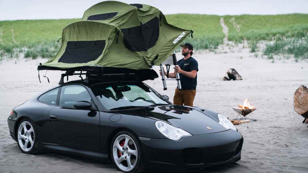 Porsche 911 mit Dachzelt: Übernachtungsmöglichkeit im 996