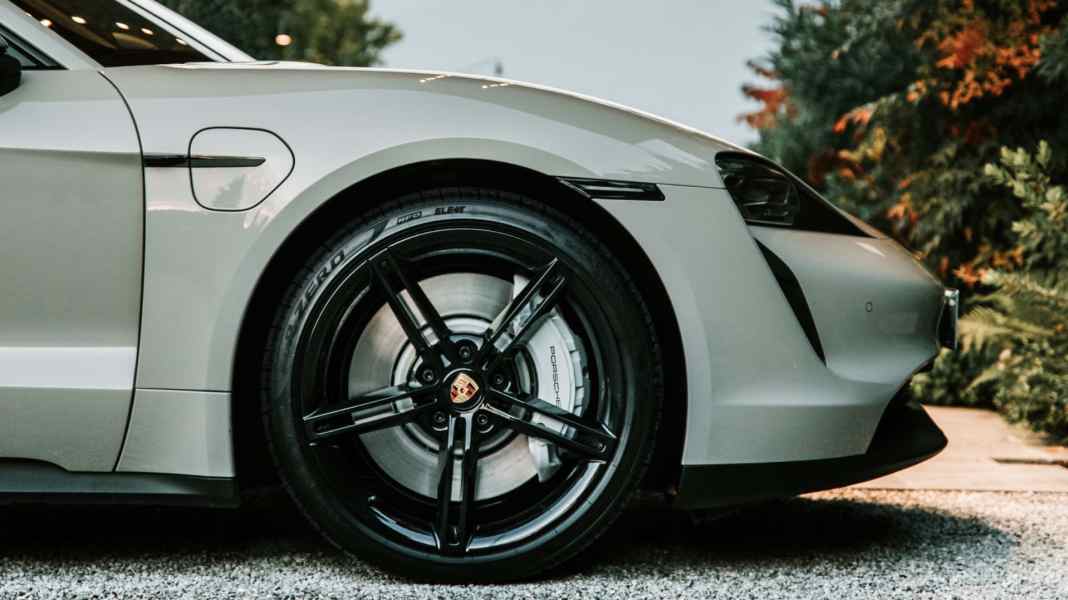 Pirelli P Zero Elect Reifen für den Porsche Taycan: Erstes Fahrzeug mit Elect-Reifen