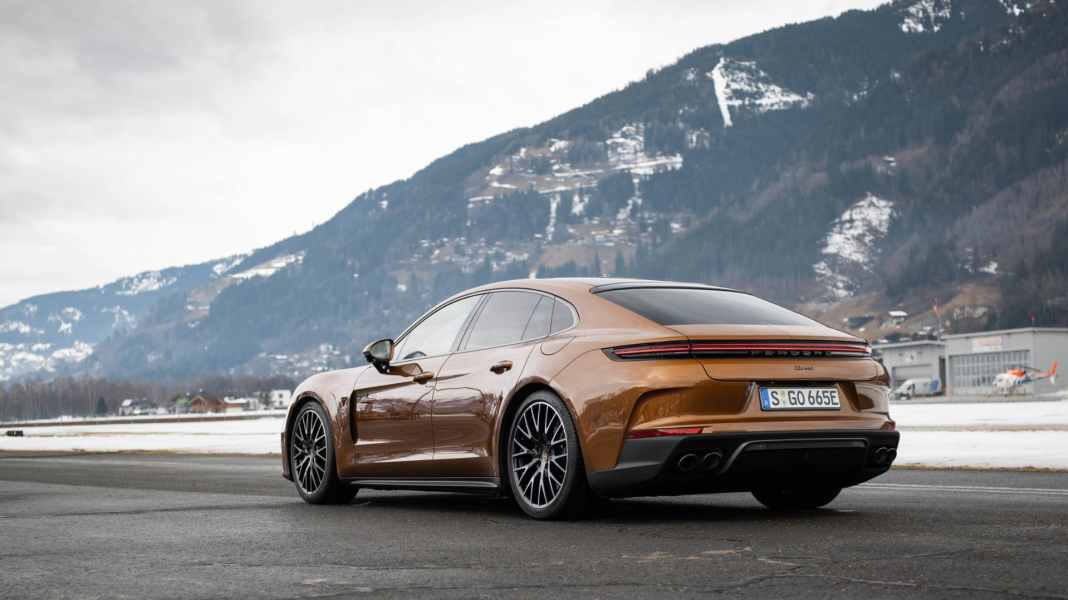 Walter Röhrl fährt den neuen Porsche Panamera Turbo E-Hybrid