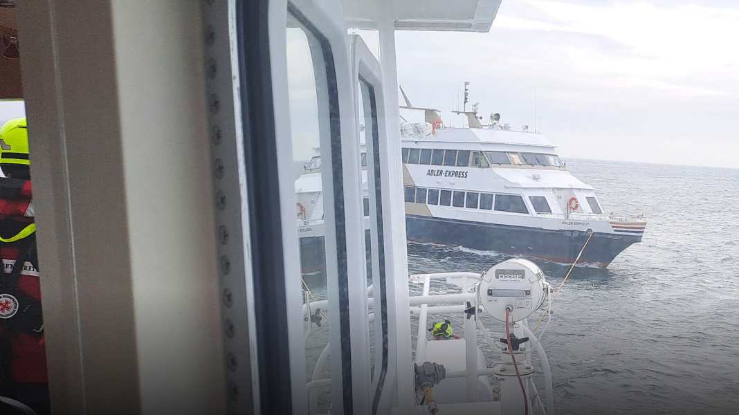 Fire in the engine room: sea rescuers in action off Amrum