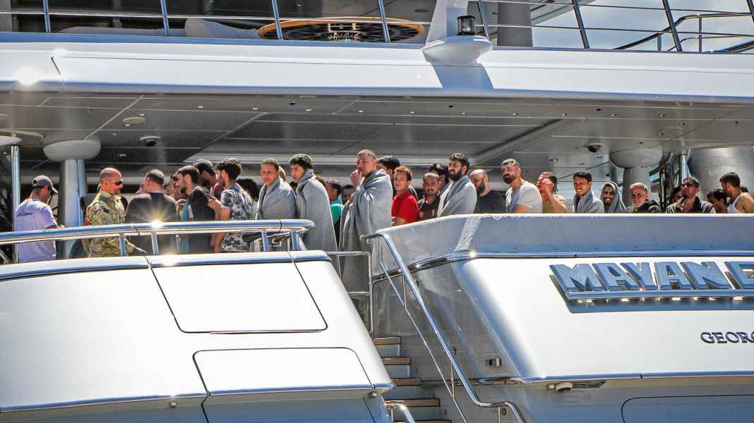 Law: What should you do if you encounter a refugee ship with your yacht?