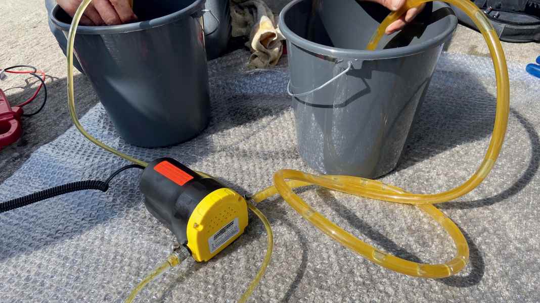 Season start special: Special pumps - changing oil in no time at all