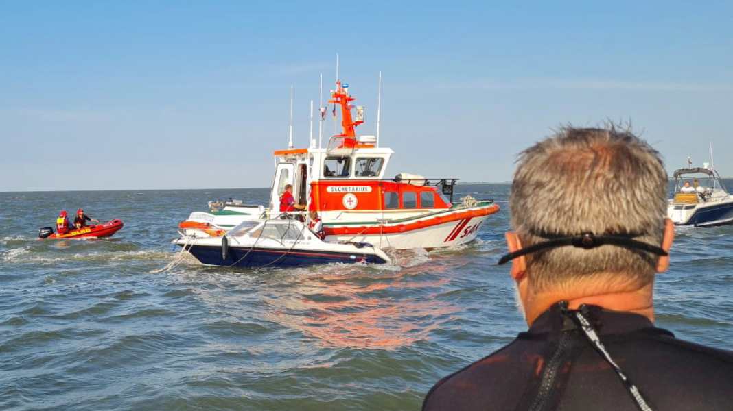 Rescue mission: Three people in mortal danger - motorboat threatens to sink off Langeoog