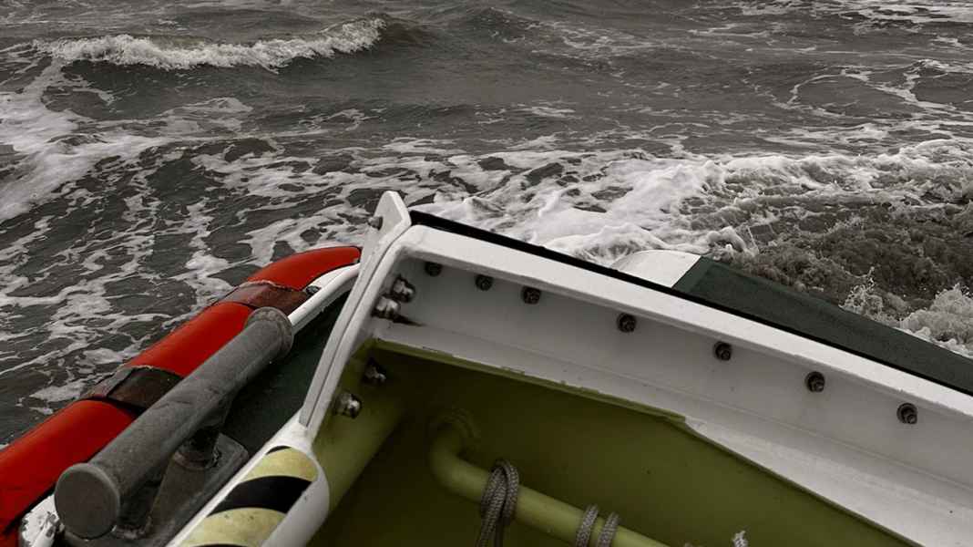 Havarie im Seegatt: Marineflieger retten Schiffbrüchige aus Seenot