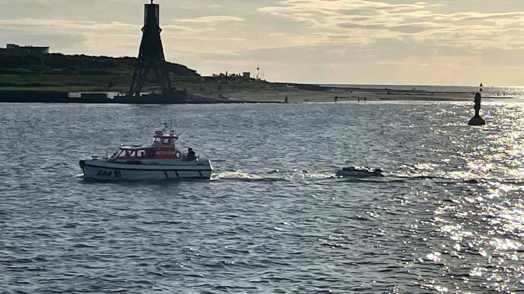 Seenot: Fünf Menschen aus sinkendem Motorboot gerettet