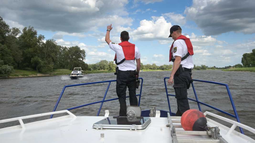 Polizeikontrollen: Mehr als 200 Verstöße - Beamte verhängen Verwarnungen und Bußgelder