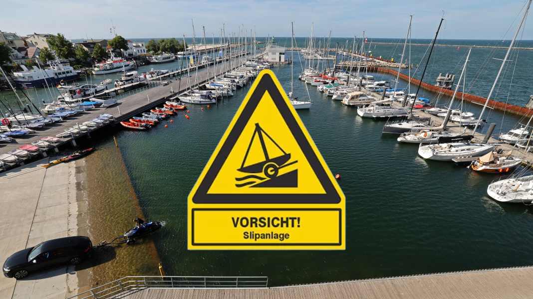 Missglückter Slipvorgang: Auto mit Trailer versinkt im Yachthafen