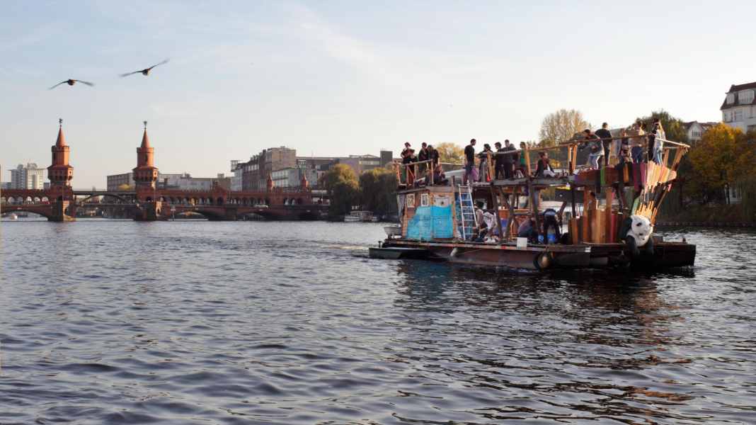 Partyboote in Berlin: Streit um Lärmbelästigung auf dem Wasser
