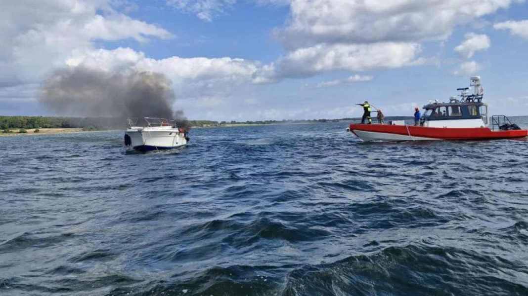 Distress at sea: Burning motorboat sinks off Funen