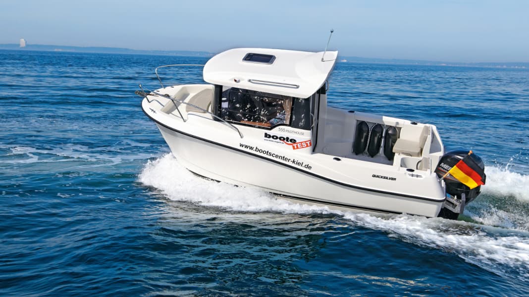 MISAKI BOAT CAPTUER フグ　135 Quicksilver Captur 555 Pilothouse - Affordable entry-level boat