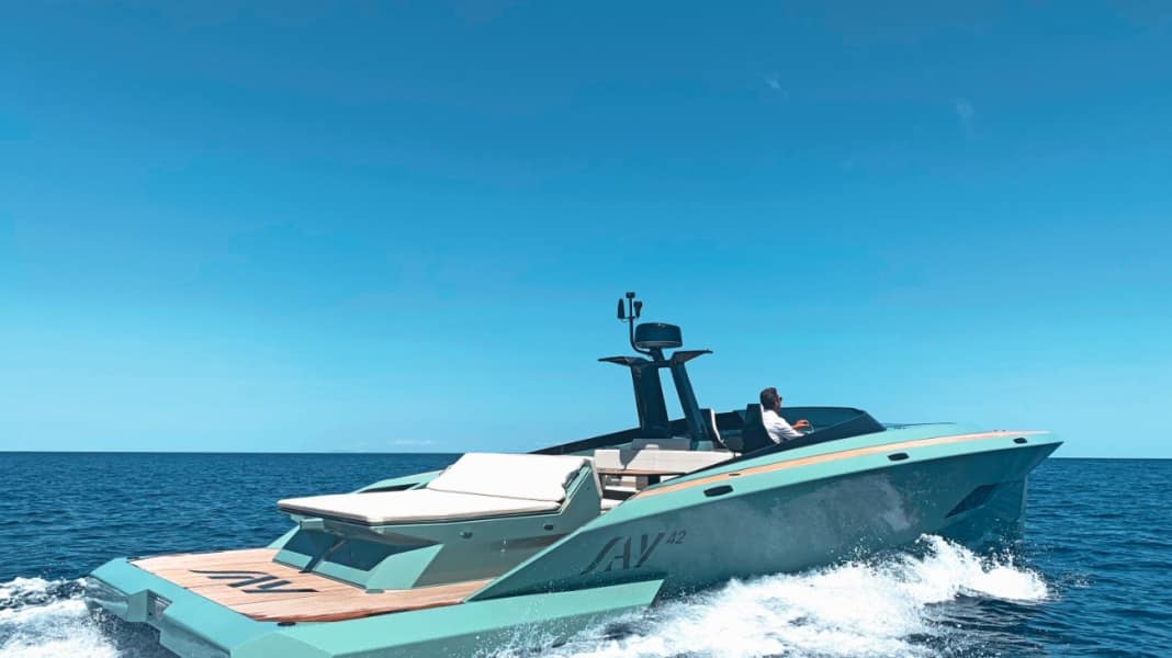 BootsCheck: Weekender made of carbon - Say 42