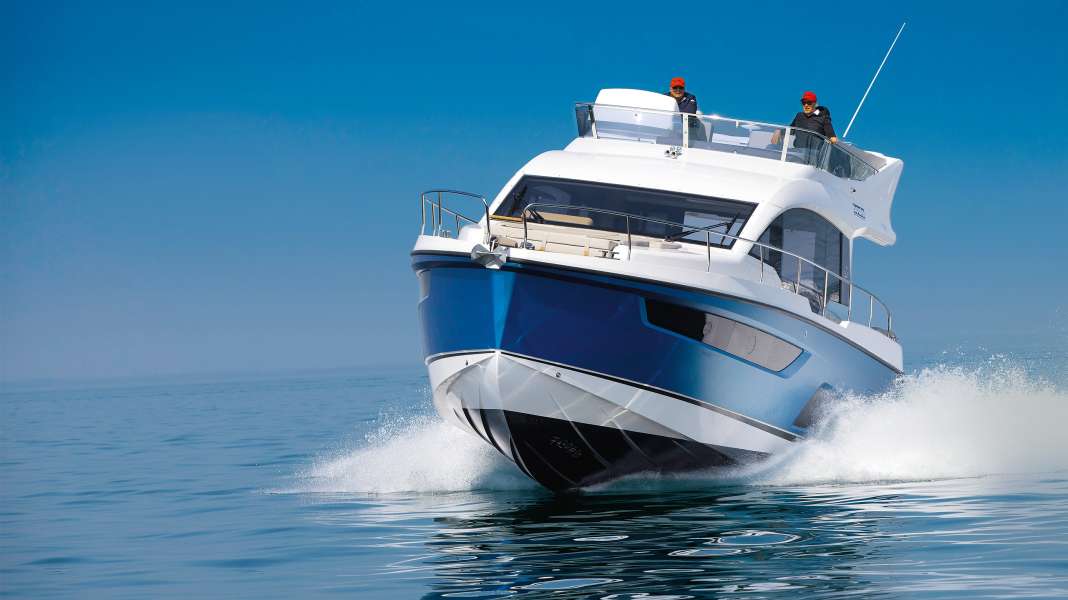 Test: Sealine F430 - Sunny times