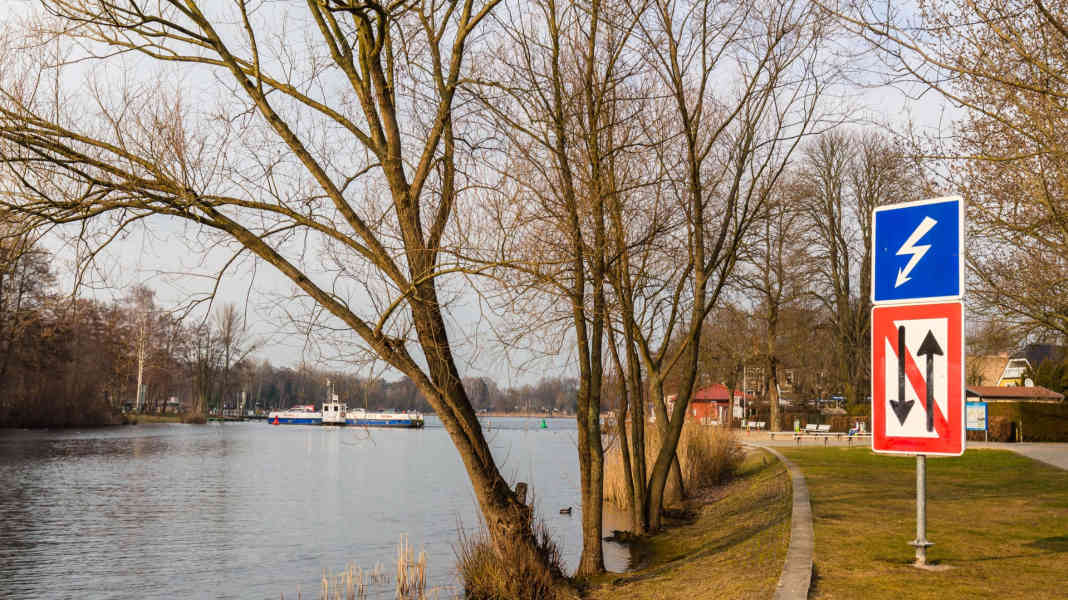 Knowledge & Practice - Navigation signs in Germany