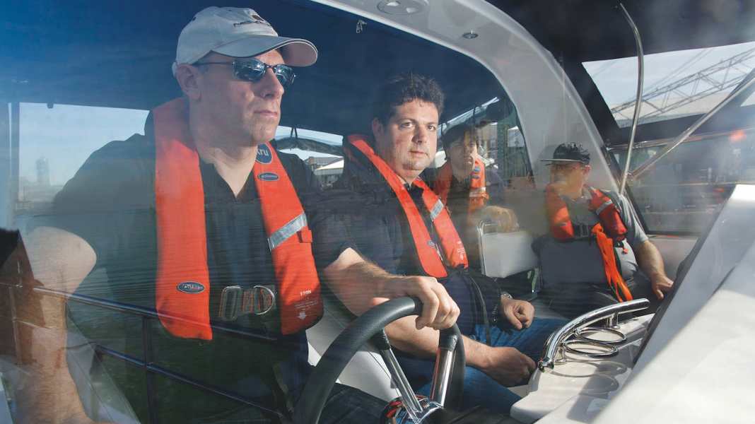 Safety: briefing on board - the crew must be informed