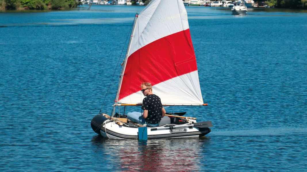 Werkstatt: DIY-Segler aus einem Schlauchboot