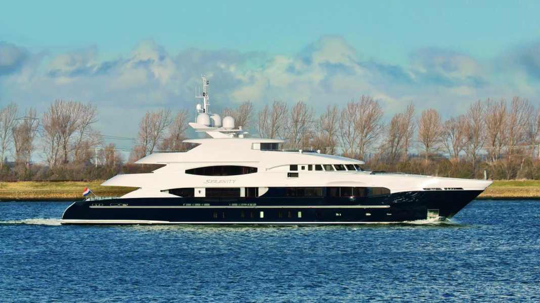 The largest Heesen displacer is travelling