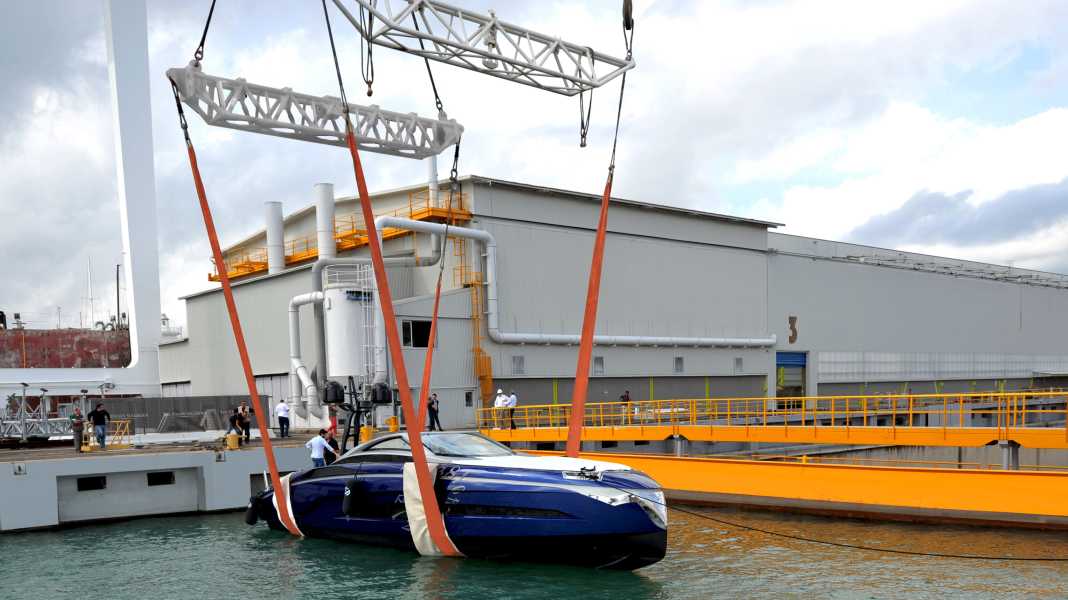Franck Muller Yachts presents a robust dayboat