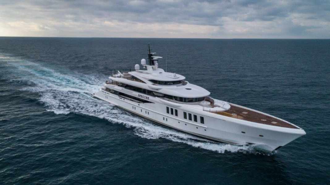 Benetti hands over "Spectre"