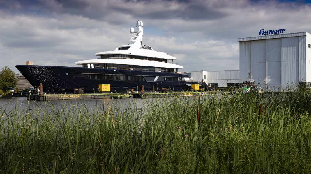 Feadship launches "Lonian"