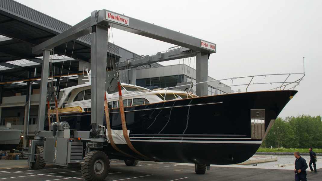 Launching of the Mulder 75 Wheelhouse