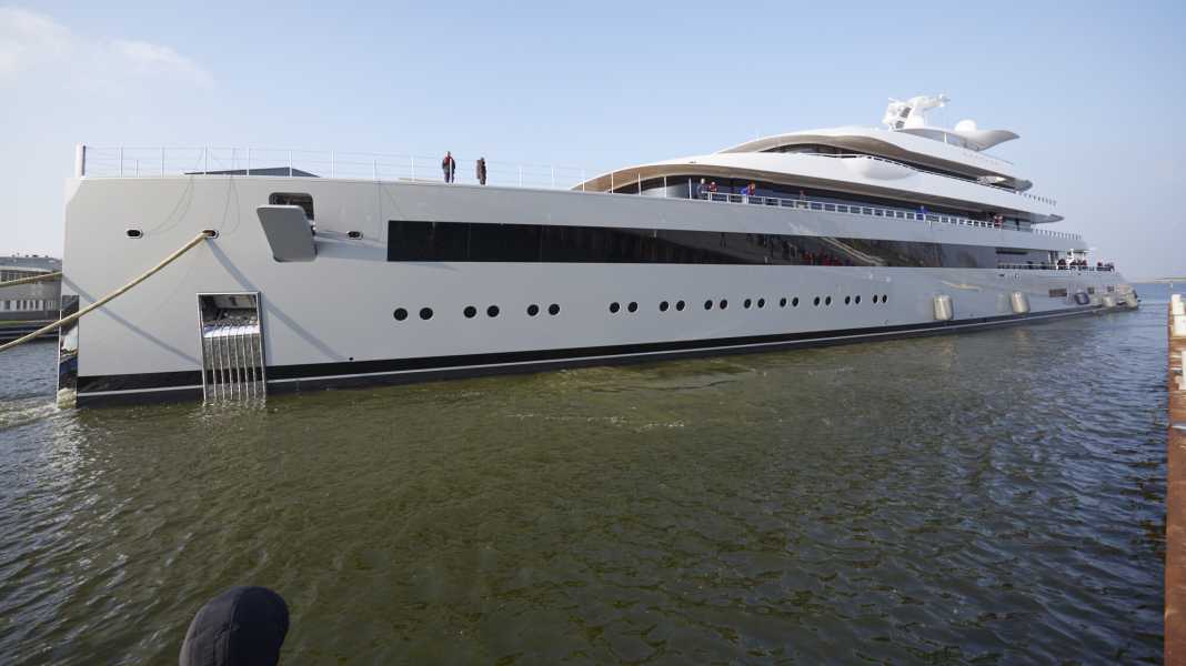 "Moonrise": Almost 100 metres from Feadship