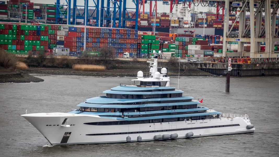 "Jubilee" in refit at Blohm+Voss
