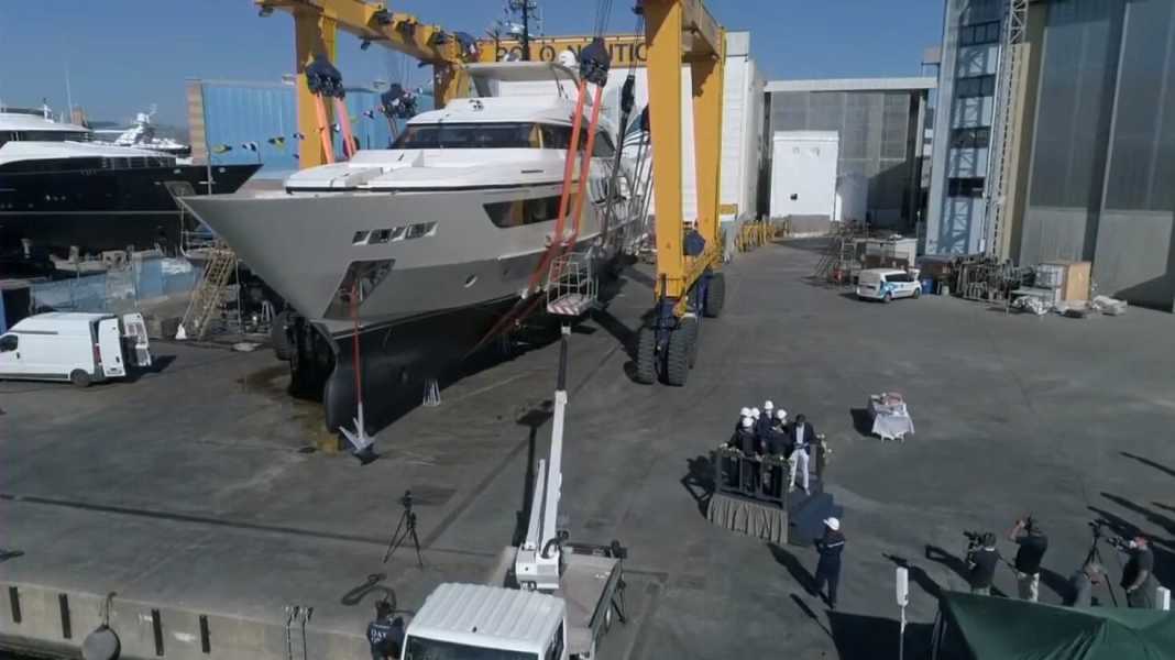 Lengers Yachts hands over Sanlorenzo SD126