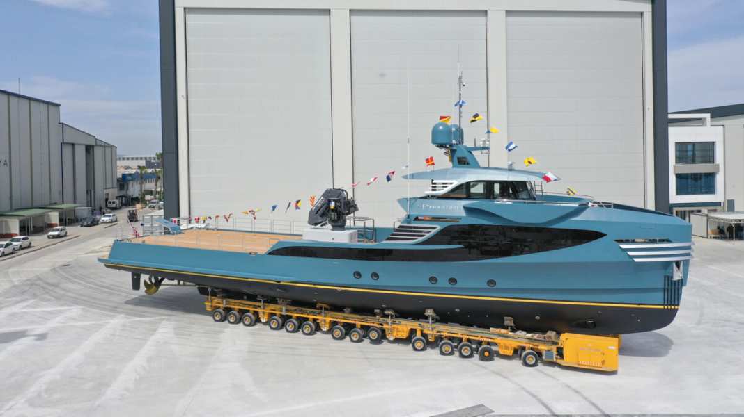 36-metre supplier for "Phi"