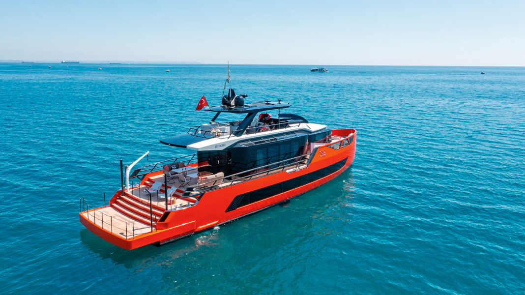 Premieren und Projekte: Sarp Yachts XSR 85 - Unbekannte Größe