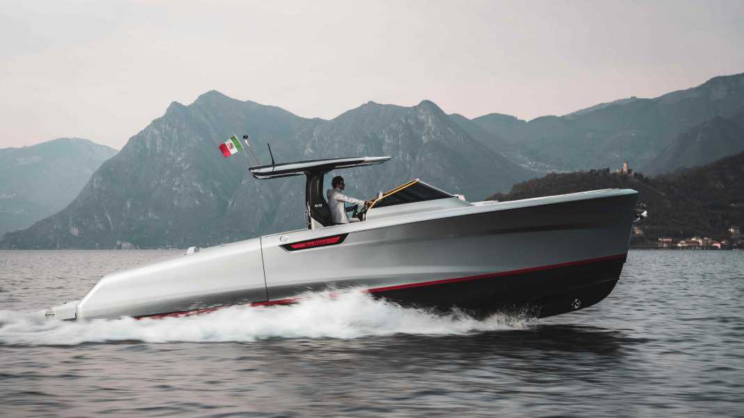 Astor 38 PISTA: racing car feeling on the water