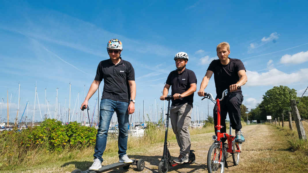 Test: Mobil im Hafen mit E-Longboard, Elektroroller oder Faltrad