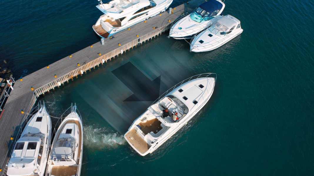 Equipment - Precisely to the berth