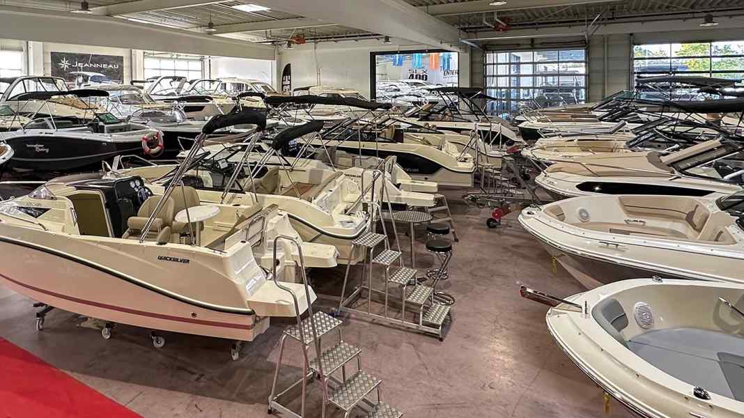 Boote Pfister: Über 150 Boote beim Late Night Shopping
