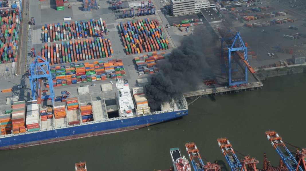 La polizia fluviale usa l'intelligenza artificiale: Rilevare le merci pericolose nel porto di Amburgo
