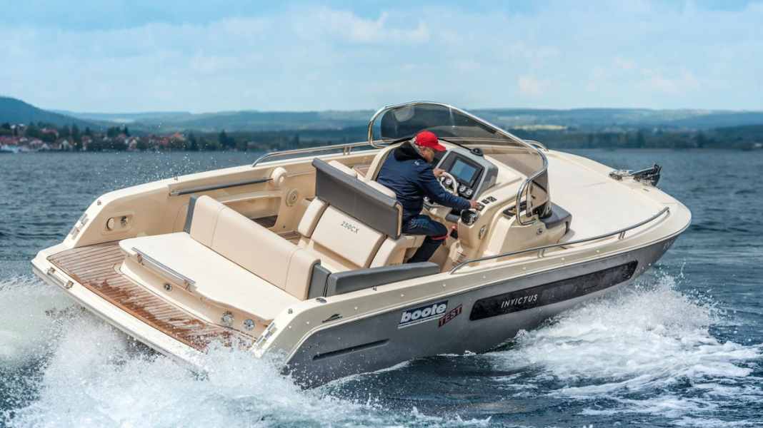Test: Day cruiser with inboard motor - Invictus 250 CX