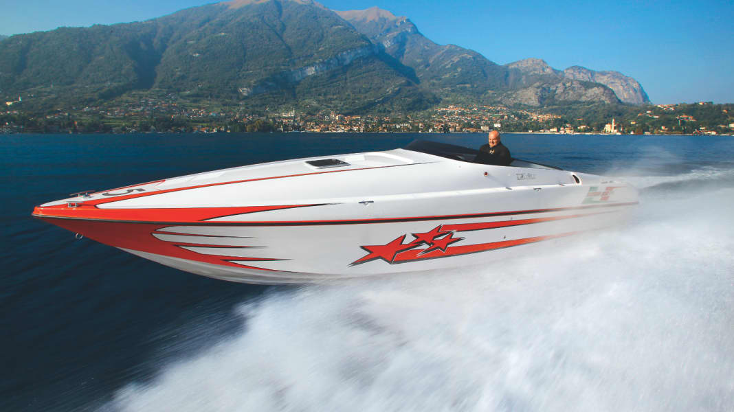 Powerboat sport: The fast beauties