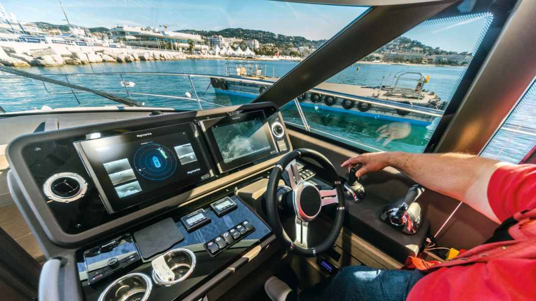 Technology: Raymarine Docksense mooring aid - mooring as if by magic