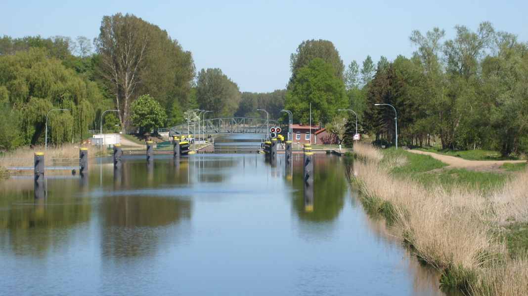 Lock times on the Elbe-Lübeck Canal