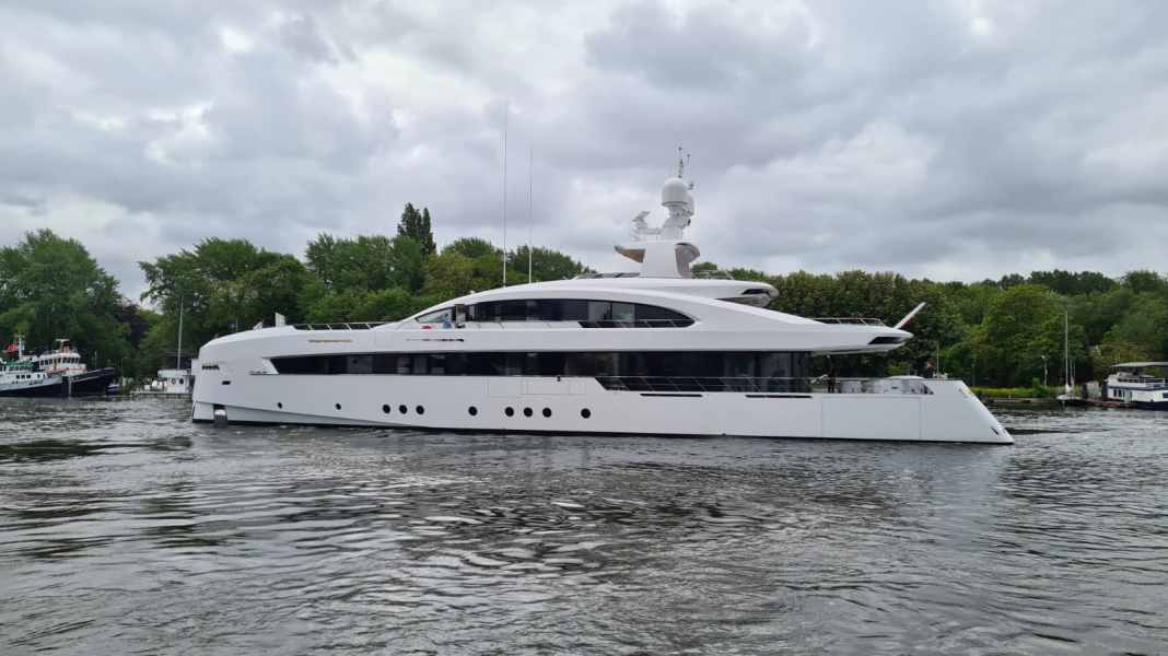 “Milele”: Ocean Independence verkaufte 45-Meter-Yacht mit Zugang zur Unterwasserwelt