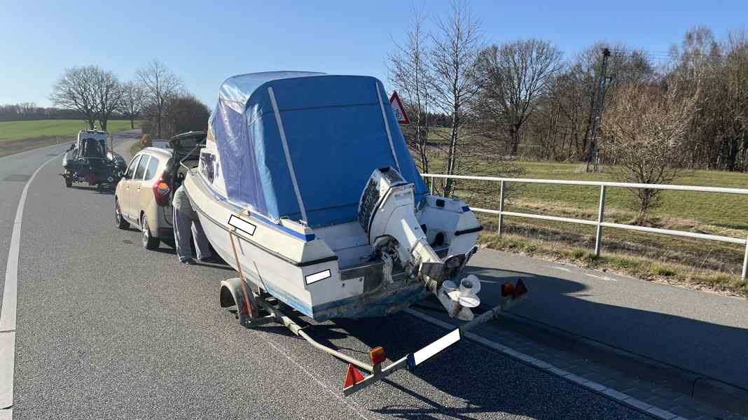 Trailern: Havarie auf der Landstraße